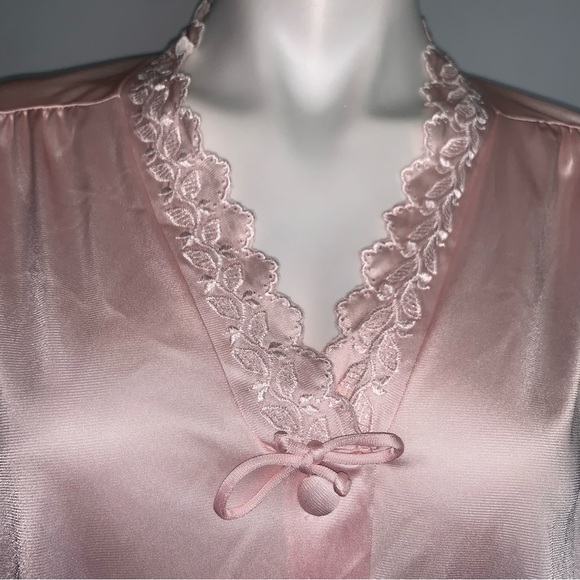 v i n t a g e :: Silky Embroidered Satin Nylon Nightgown Floral Robe Slip - Picture 3 of 14